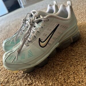 Nike Air Max Plus in Mint and White